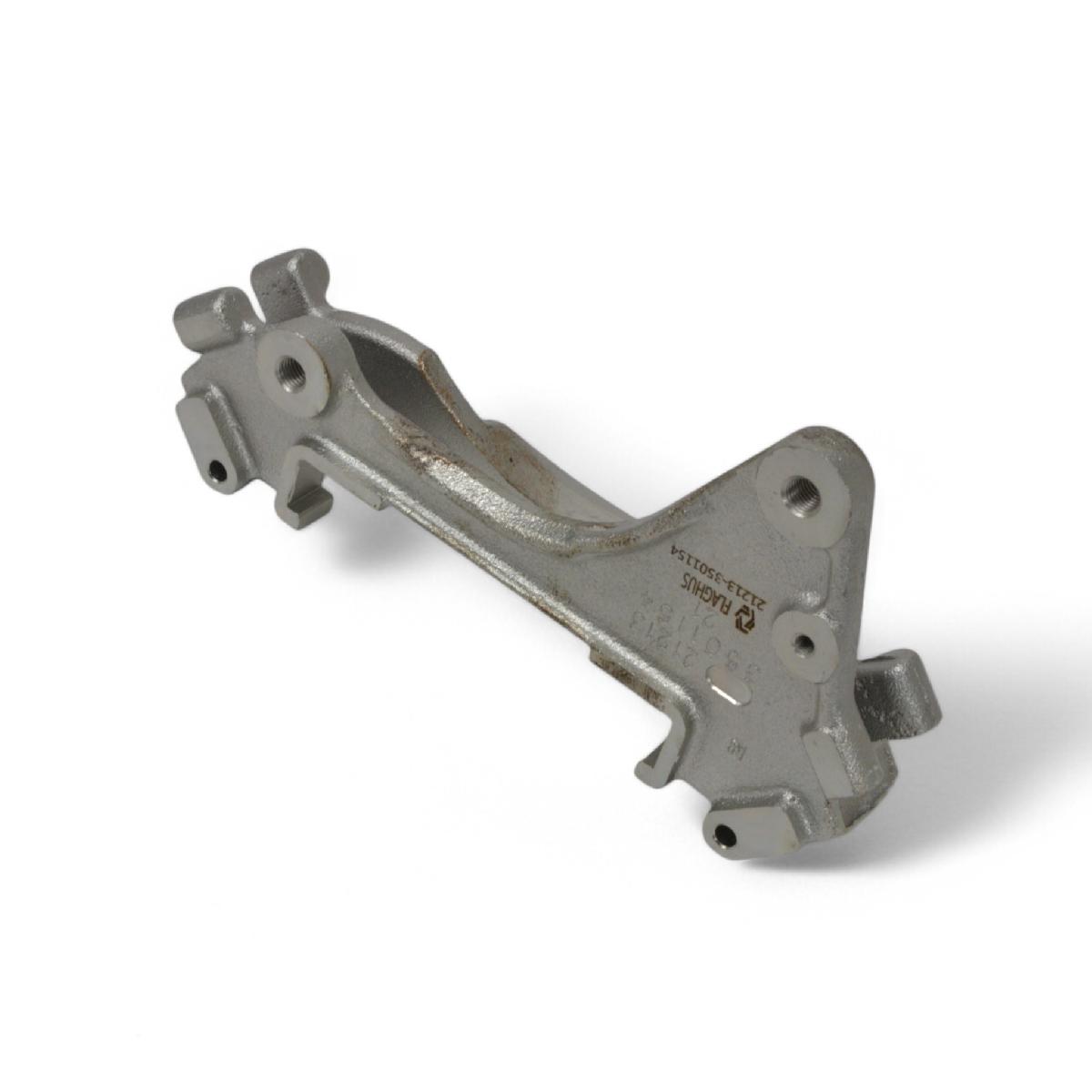 Скоба супорта передня права 2121, 21213, 21214, 2123 Flagmus